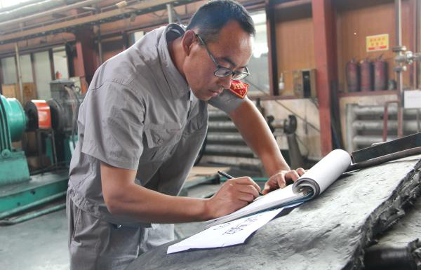 五一獎章“石峰”  市報社